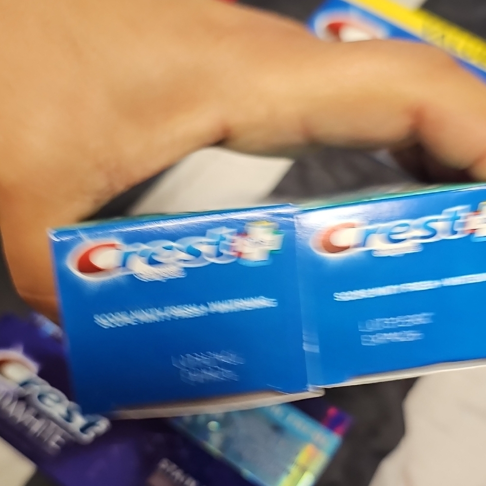 Crest Whitening and Fresh Mint Toothpaste Set - Picture 3 of 5
